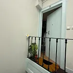 Petit Loft In The Heart Of Lägenhet
